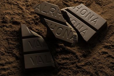 Valrhona's first-ever vegan Grand Cru, Amatika 46%. ALL THE INDULGENCE OF MILK CHOCOLATE, NOW PLANT-BASED.